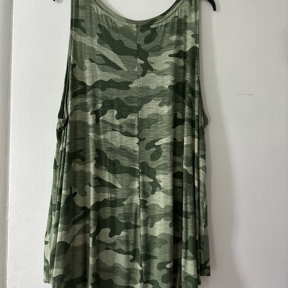 Women’s Old Navy Tank Top - Picture 4 of 5